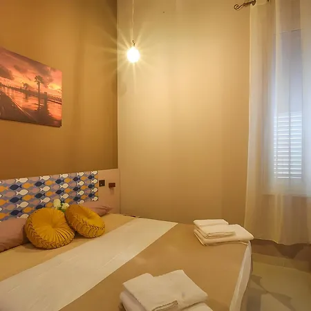 Semesterbostad Comfortable Loft Near The Station Reggio di Calabria
