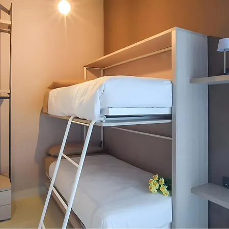 Semesterbostad Comfortable Loft Near The Station