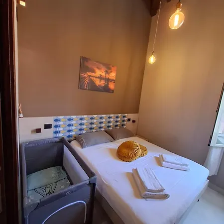 Semesterbostad Comfortable Loft Near The Station Reggio di Calabria