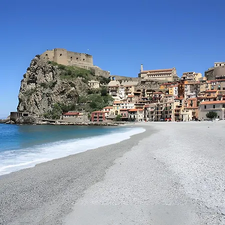 Comfortable Loft Near The Station Semesterbostad Reggio di Calabria